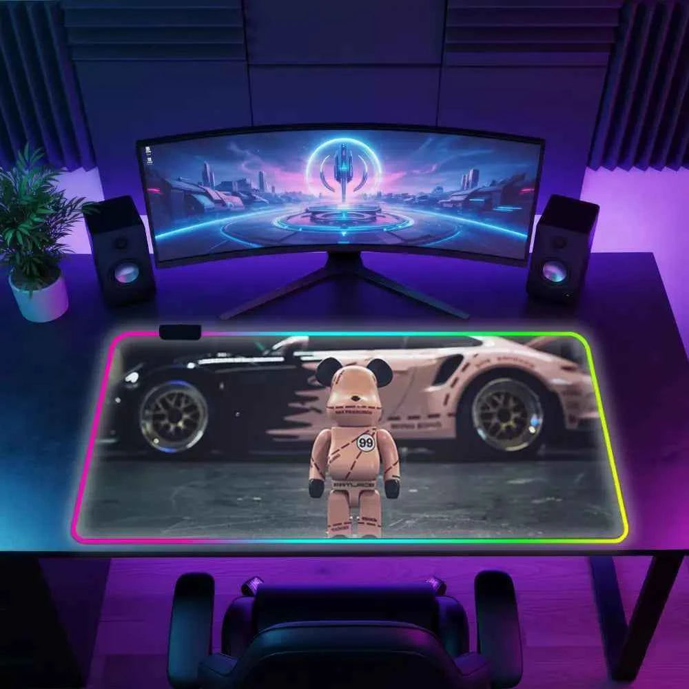 Tapis de souris neon bearbrick devant gt3 rs
