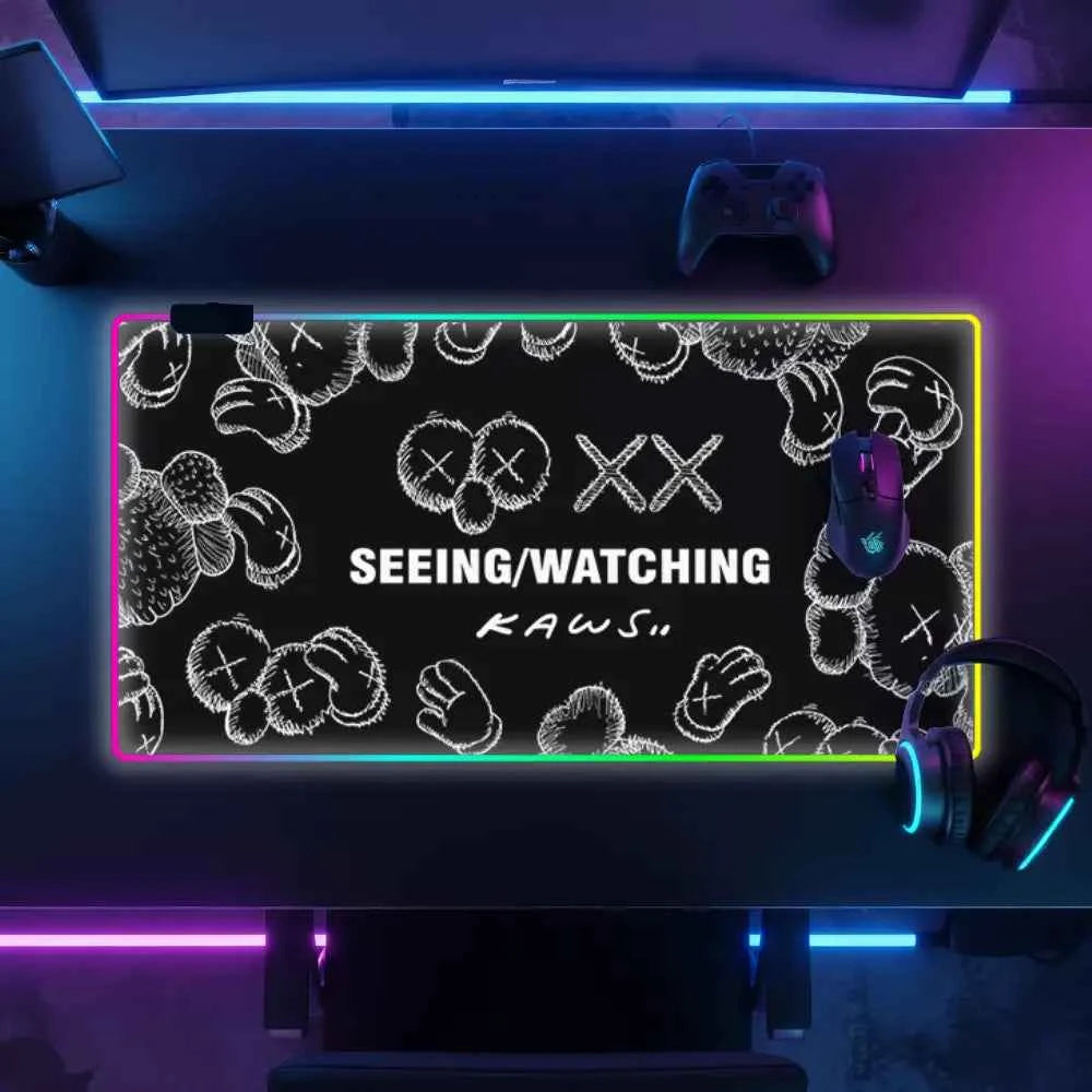 Tapis de souris xxl neon kaws seeing watching noir