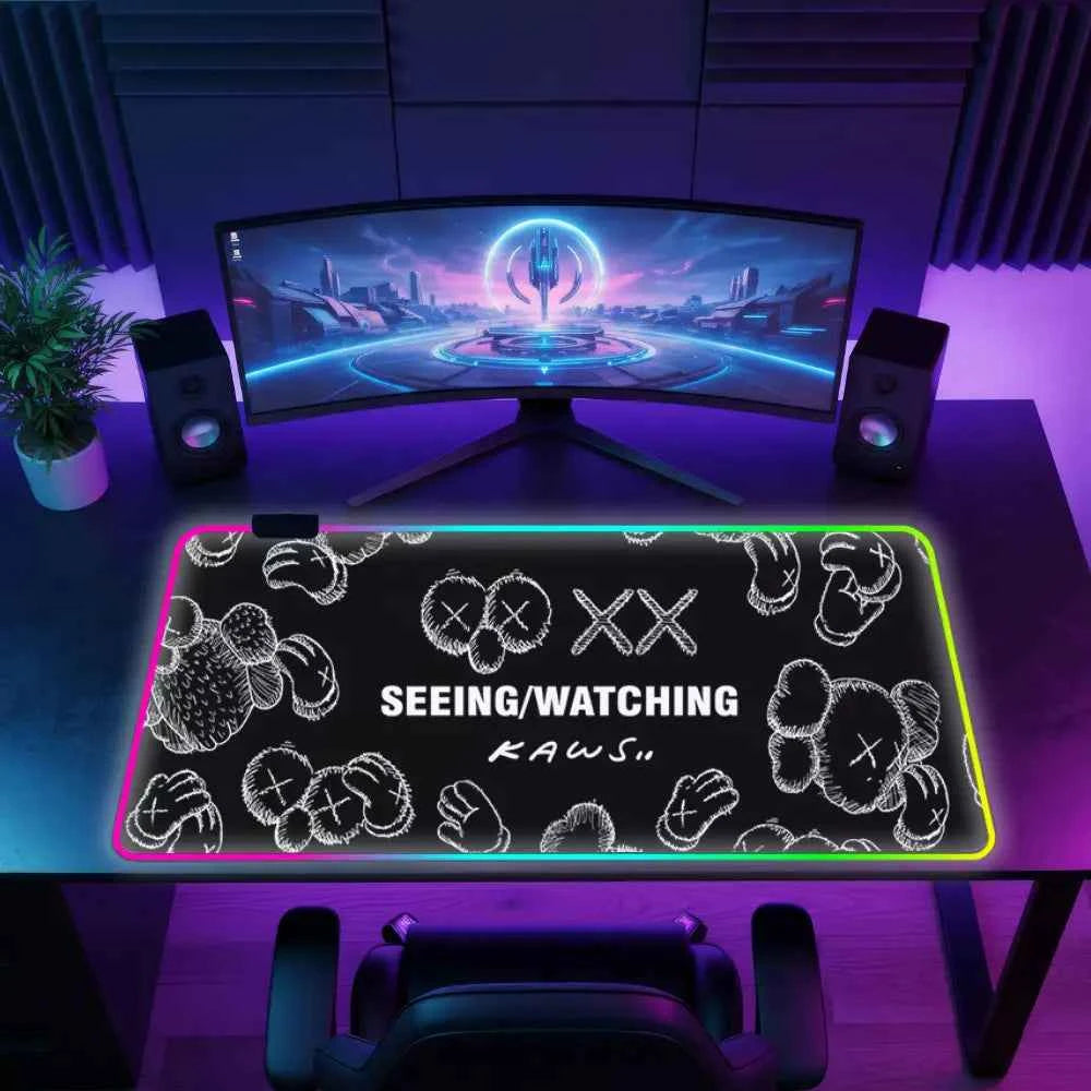 Tapis de souris xxl rgb kaws seeing watching noir