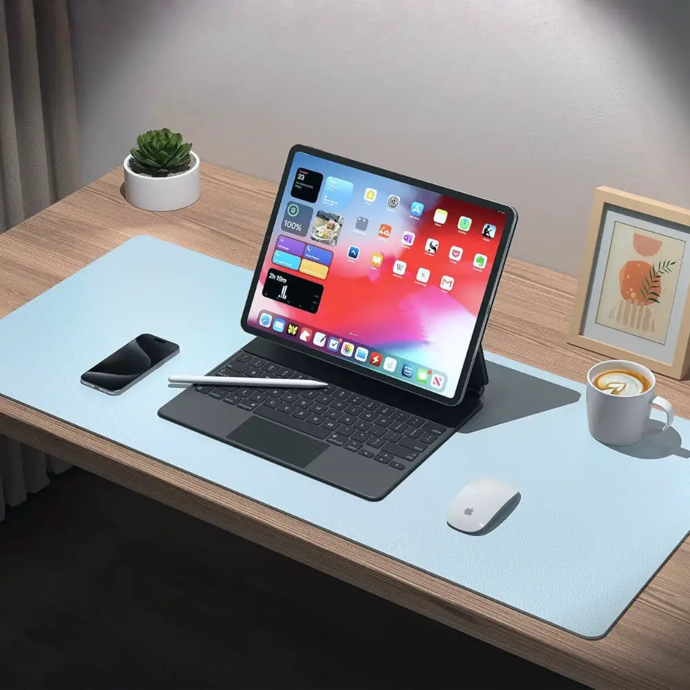 bureau tapis de souris cuir bleu clair